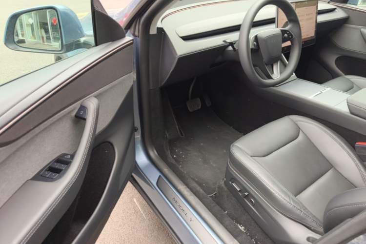 Used Tesla Model Y 2025 Rear-Wheel-Drive Version Driver Seat