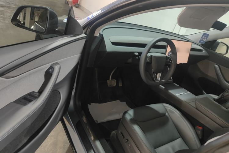 Used Tesla Model Y 2025 Rear-Wheel-Drive Version Driver Seat