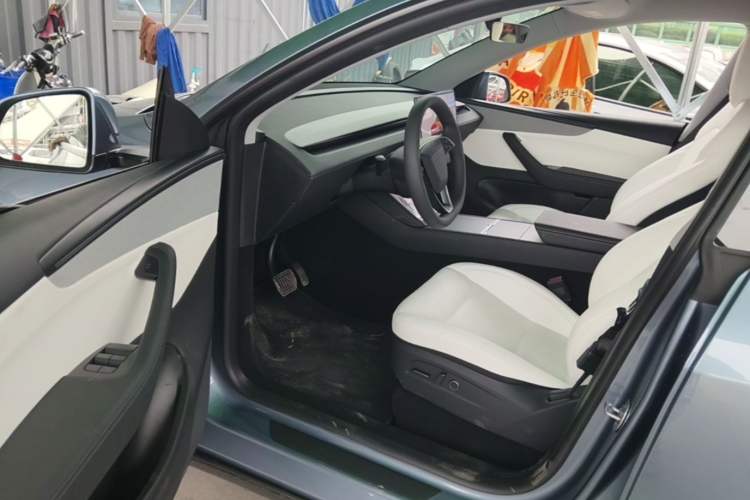Used Tesla Model Y 2025 Rear-Wheel-Drive Version Driver Seat