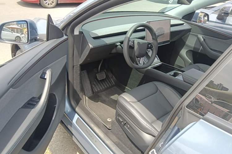 Used Tesla Model Y 2025 Rear-Wheel-Drive Version Driver Seat