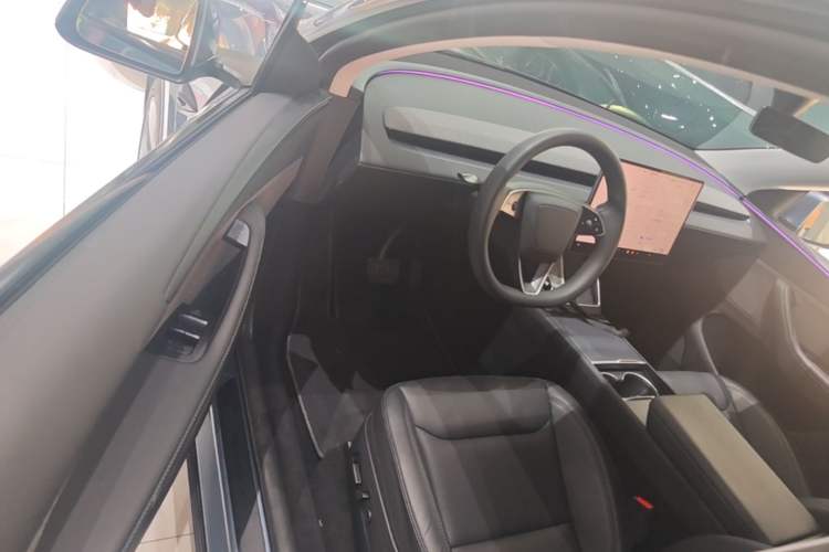Used Tesla Model Y 2025 Rear-Wheel Drive First Edition Driver Seat