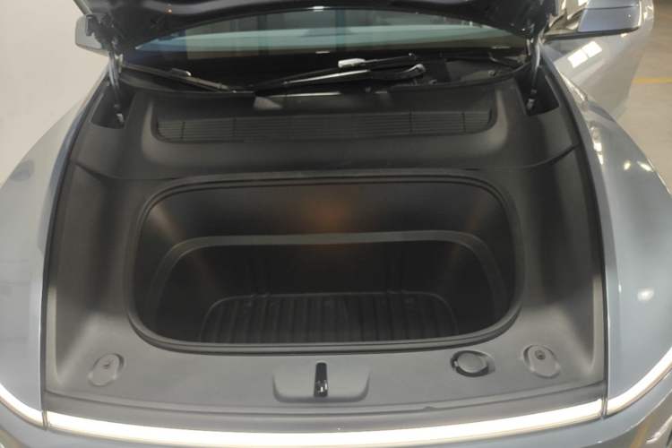 Used Tesla Model Y 2025 Rear-Wheel-Drive Version Engine Bay