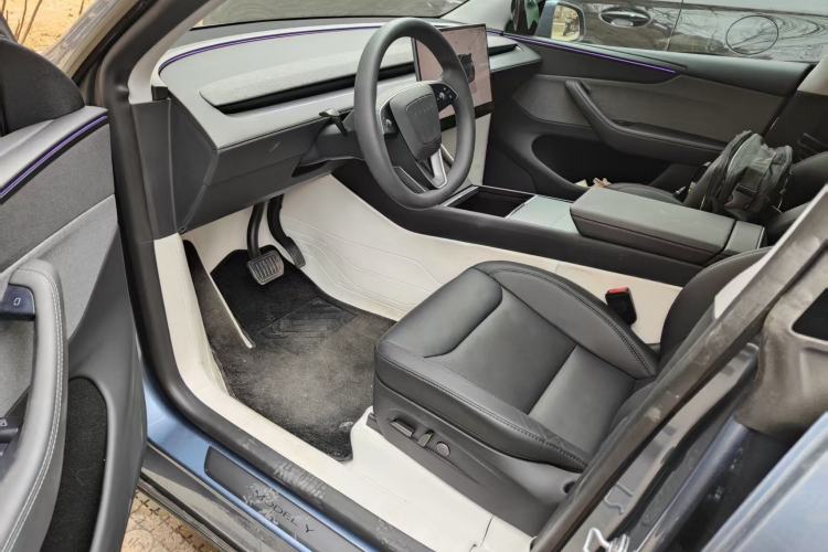 Used Tesla Model Y 2025 Rear-Wheel-Drive Version Exterior 12