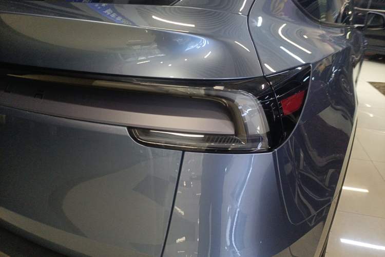 Used Tesla Model Y 2025 Rear-Wheel-Drive Version Exterior 2