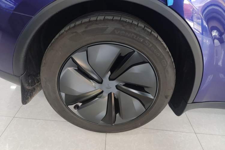 Used Tesla Model Y 2025 Long-Range All-Wheel Drive First Edition Exterior 2