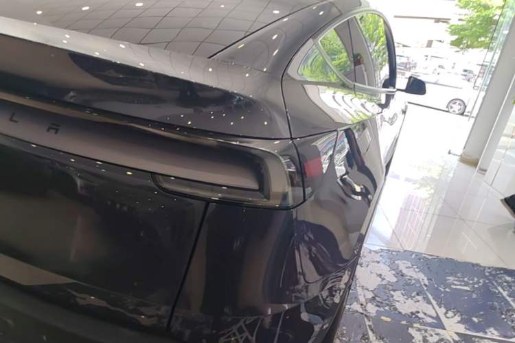 Used Tesla Model Y 2025 Rear-Wheel-Drive Version Exterior 3