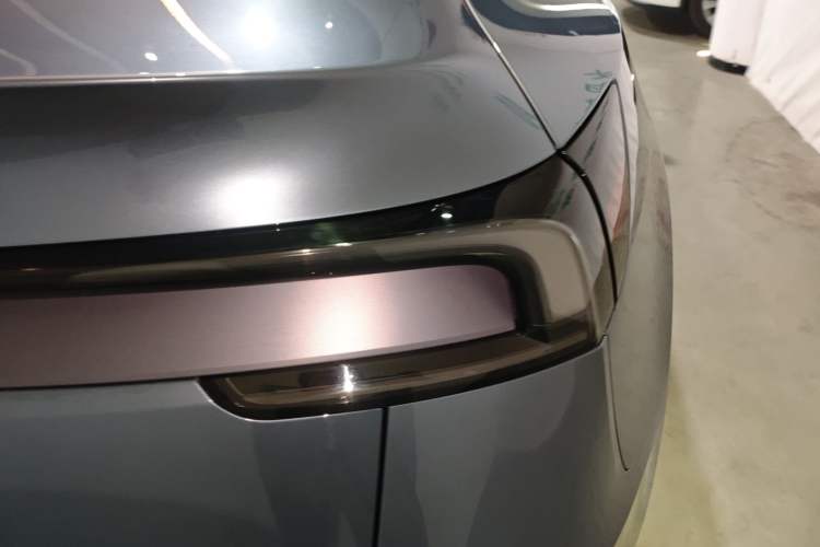Used Tesla Model Y 2025 Rear-Wheel Drive First Edition Exterior 3