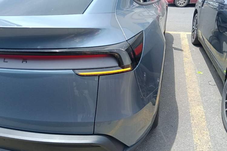 Used Tesla Model Y 2025 Rear-Wheel-Drive Version Exterior 3
