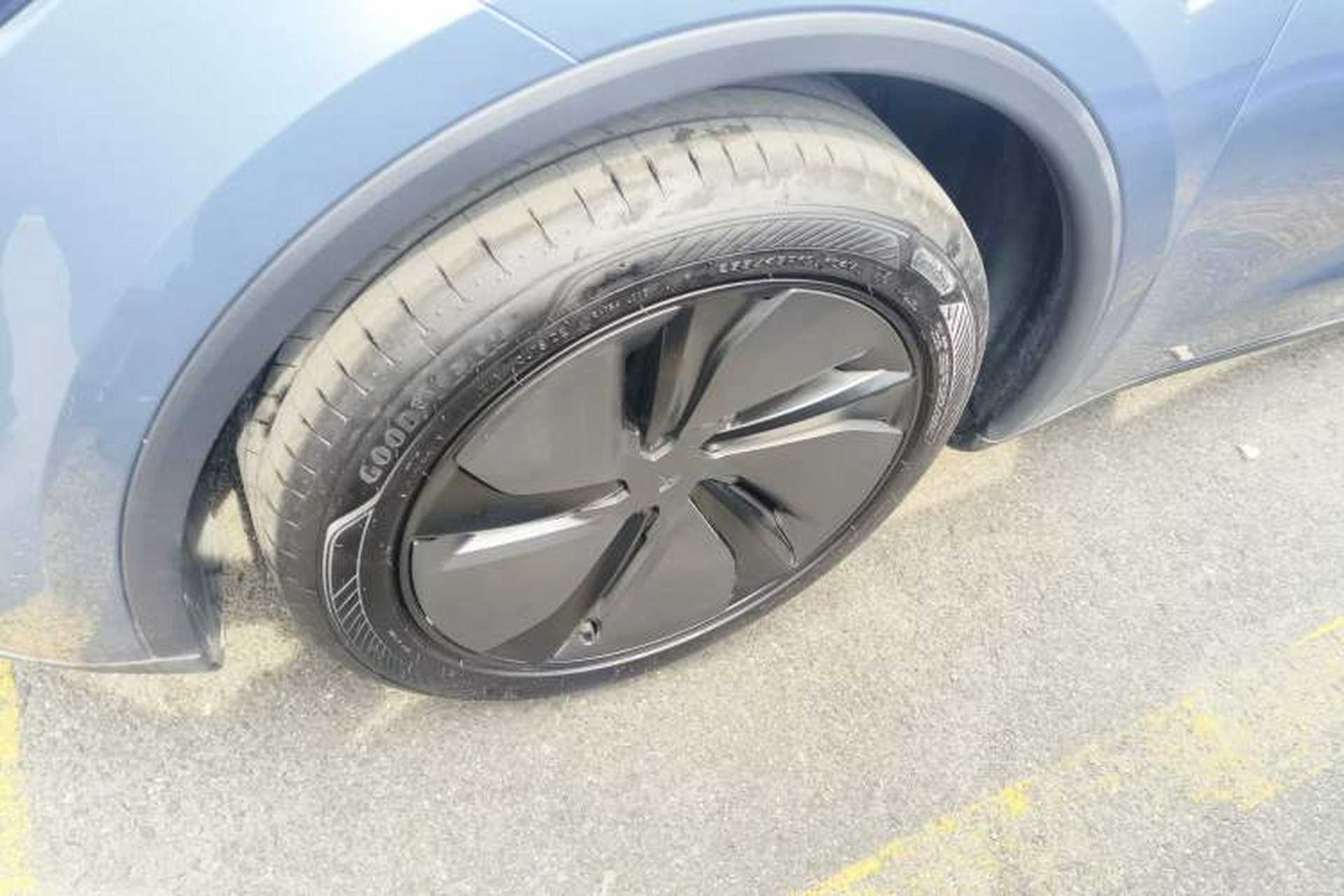 Used Tesla Model Y 2025 Rear-Wheel-Drive Version Exterior 4
