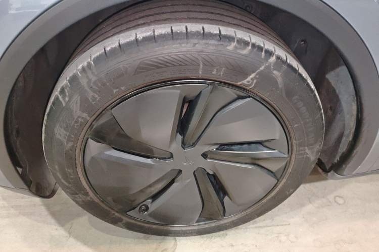 Used Tesla Model Y 2025 Rear-Wheel Drive First Edition Exterior 4