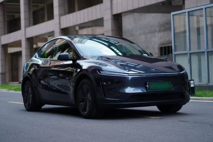 Used Tesla Model Y 2025 Long-Range All-Wheel Drive First Edition Exterior 4