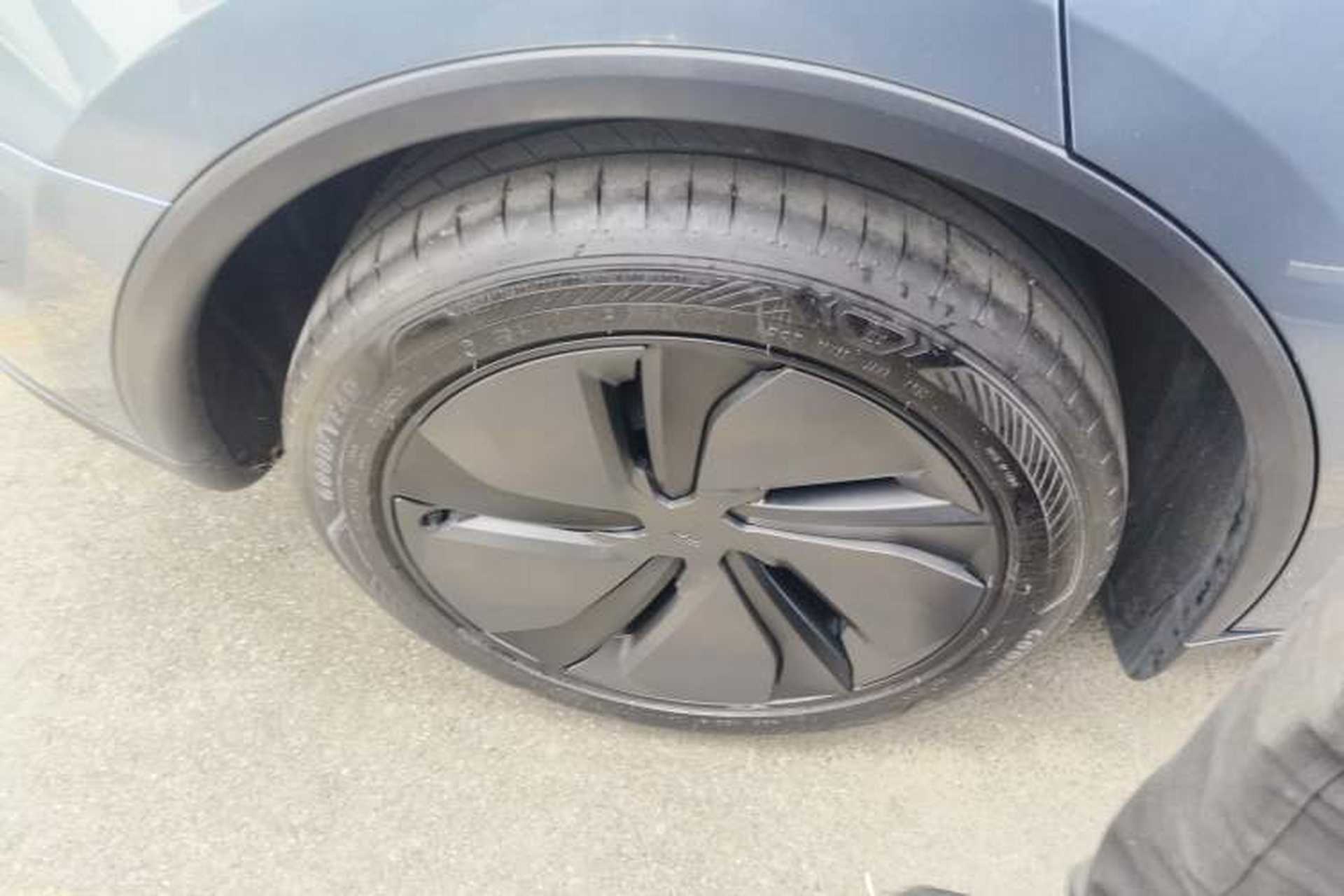 Used Tesla Model Y 2025 Rear-Wheel-Drive Version Exterior 5
