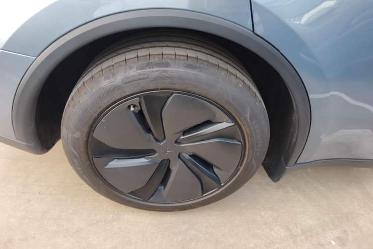Used Tesla Model Y 2025 Rear-Wheel-Drive Version Exterior 5