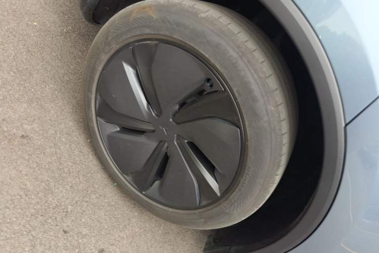 Used Tesla Model Y 2025 Rear-Wheel-Drive Version Exterior 5