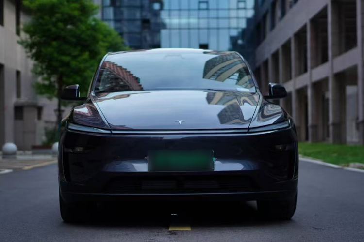 Used Tesla Model Y 2025 Long-Range All-Wheel Drive First Edition Exterior 6