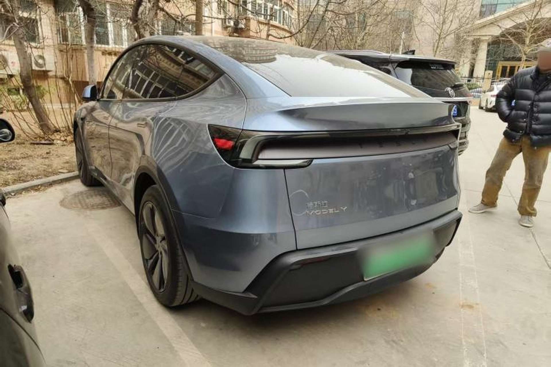 Used Tesla Model Y 2025 Rear-Wheel-Drive Version Exterior 9