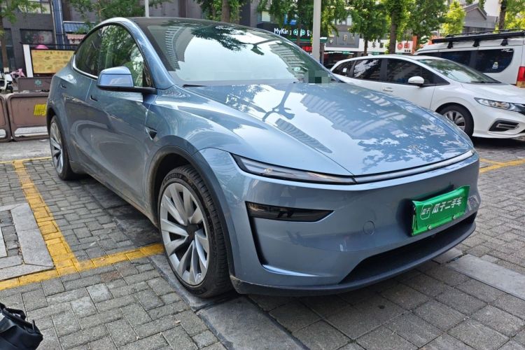 Used Tesla Model Y 2025 Rear-Wheel-Drive Version Front Right 45 Deg