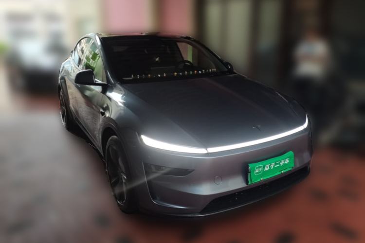 Used Tesla Model Y 2025 Rear-Wheel-Drive Version Front Right 45 Deg