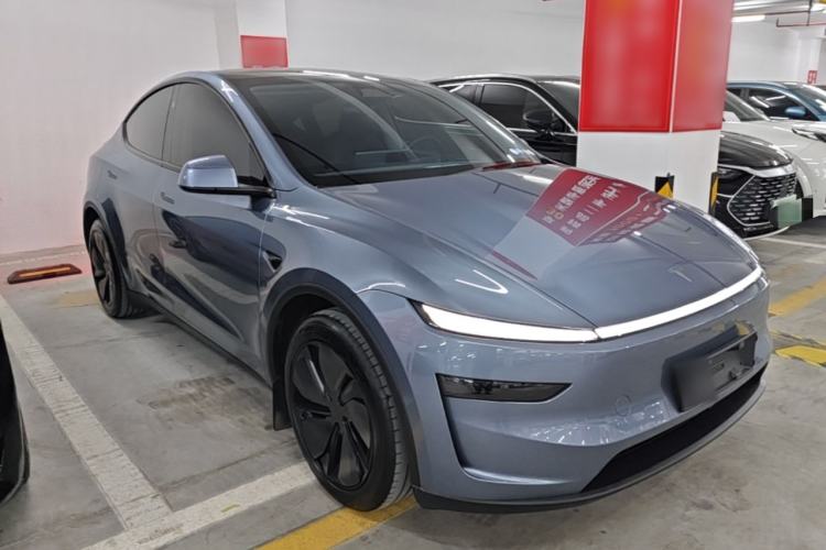 Used Tesla Model Y 2025 Rear-Wheel-Drive Version Front Right 45 Deg