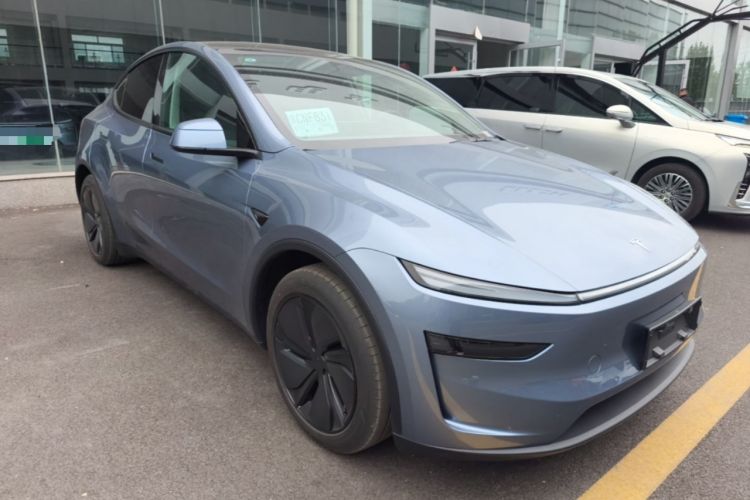 Used Tesla Model Y 2025 Rear-Wheel-Drive Version Front Right 45 Deg