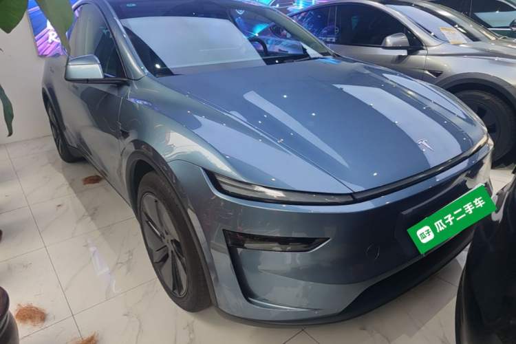 Used Tesla Model Y 2025 Rear-Wheel Drive First Edition Front Right 45 Deg