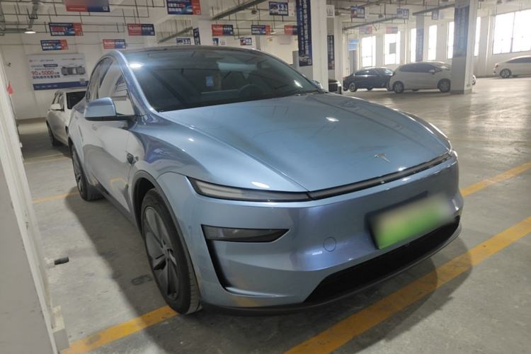 Used Tesla Model Y 2025 Rear-Wheel-Drive Version Front Right 45 Deg