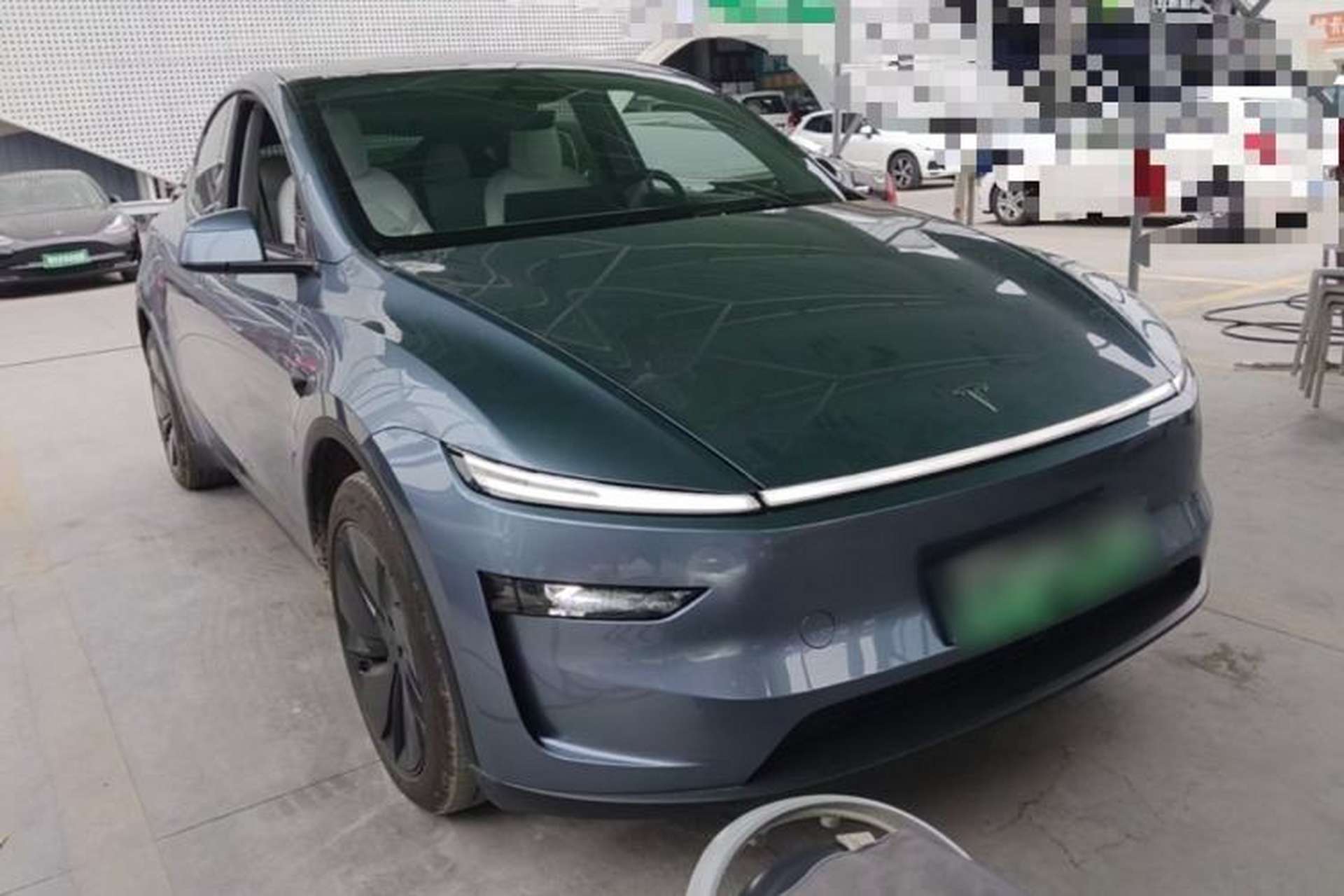 Used Tesla Model Y 2025 Rear-Wheel-Drive Version Front Right 45 Deg