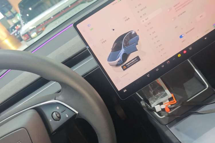 Used Tesla Model Y 2025 Rear-Wheel Drive First Edition Gear Lever