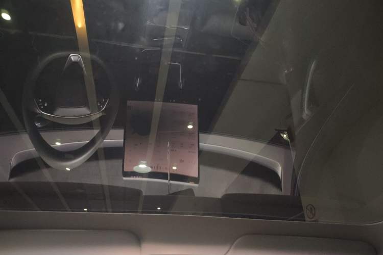 Used Tesla Model Y 2025 Rear-Wheel Drive First Edition Headliner