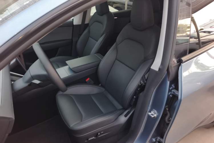 Used Tesla Model Y 2025 Rear-Wheel-Drive Version Left Front Seat