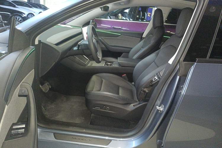 Used Tesla Model Y 2025 Rear-Wheel-Drive Version Left Front Seat