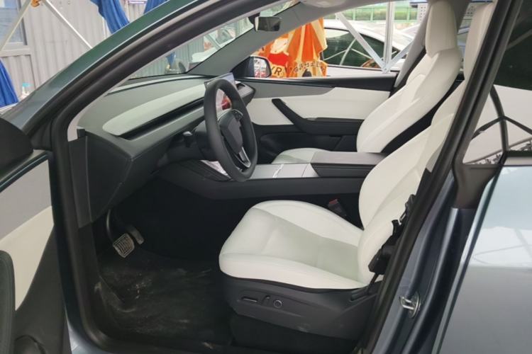 Used Tesla Model Y 2025 Rear-Wheel-Drive Version Left Front Seat