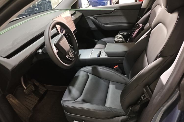 Used Tesla Model Y 2025 Rear-Wheel Drive First Edition Left Front Seat