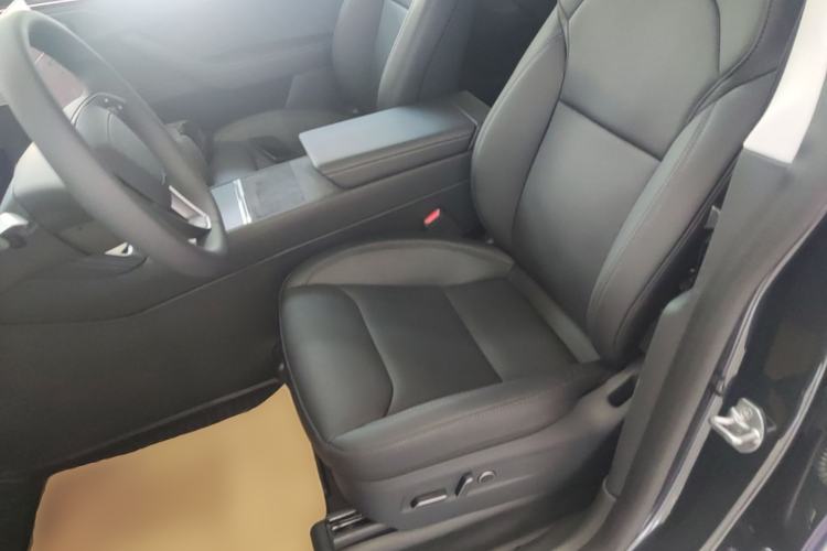 Used Tesla Model Y 2025 Long-Range All-Wheel Drive First Edition Left Front Seat