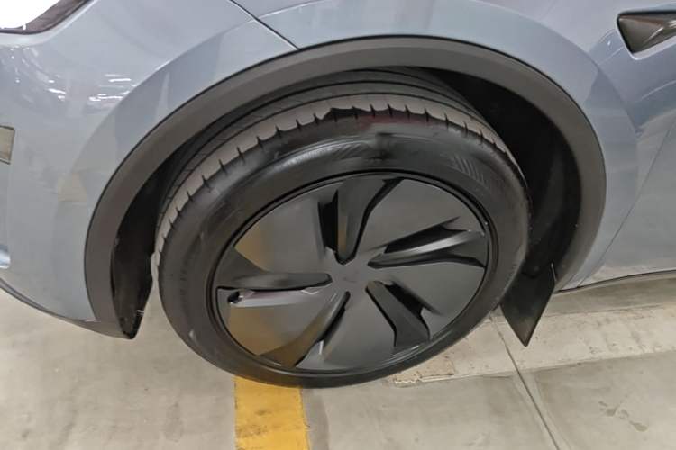 Used Tesla Model Y 2025 Rear-Wheel-Drive Version Left Front Wheel Hub