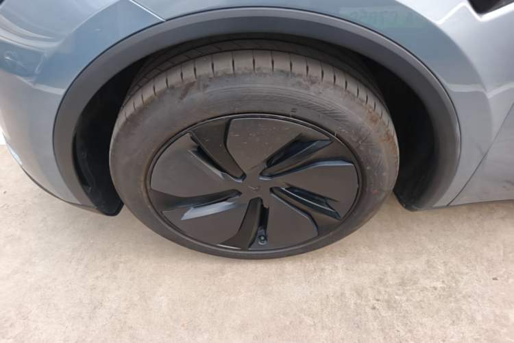 Used Tesla Model Y 2025 Rear-Wheel-Drive Version Left Front Wheel Hub