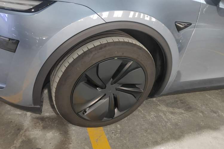 Used Tesla Model Y 2025 Rear-Wheel-Drive Version Left Front Wheel Hub