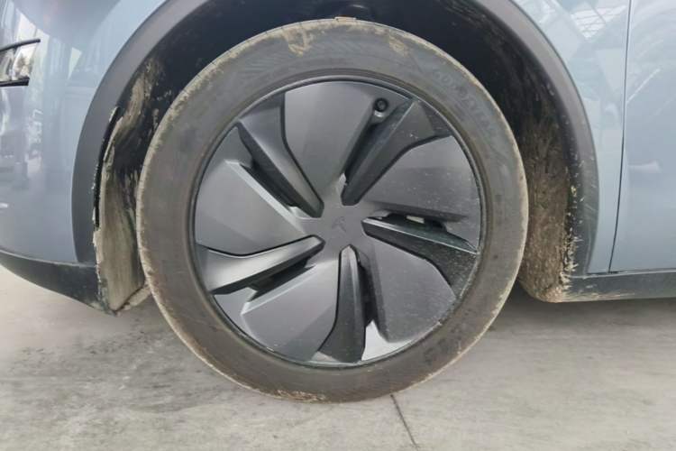 Used Tesla Model Y 2025 Rear-Wheel-Drive Version Left Front Wheel Hub