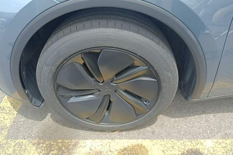Used Tesla Model Y 2025 Rear-Wheel-Drive Version Left Front Wheel Hub