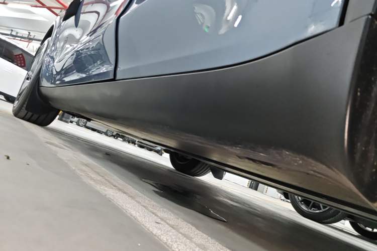 Used Tesla Model Y 2025 Rear-Wheel-Drive Version Left Side Sill