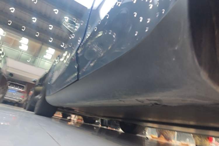 Used Tesla Model Y 2025 Rear-Wheel Drive First Edition Left Side Sill