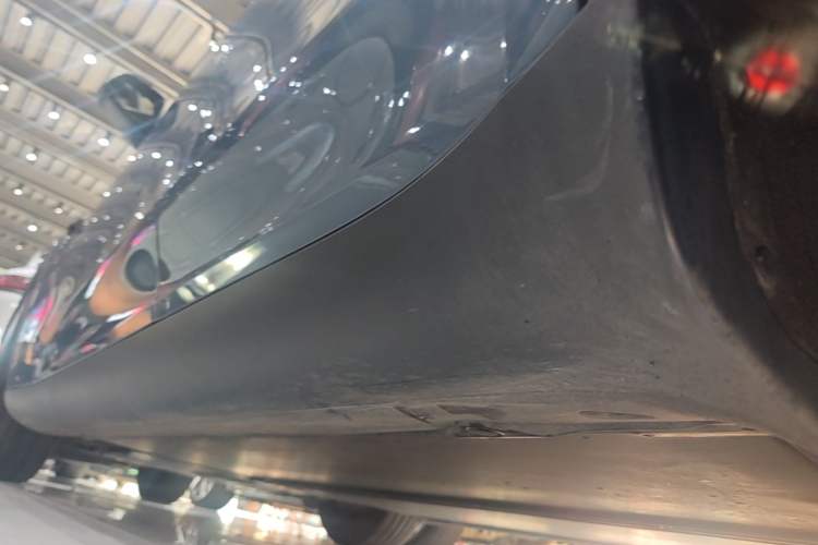 Used Tesla Model Y 2025 Rear-Wheel Drive First Edition Left Side Sill