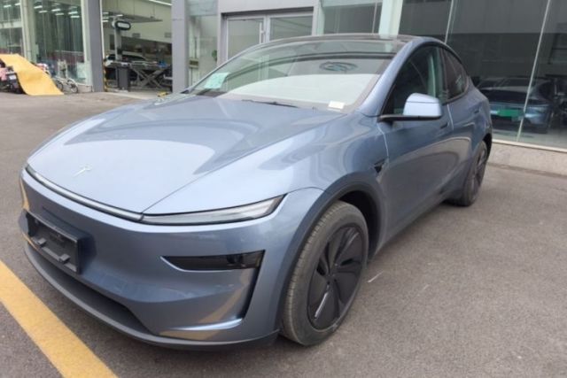 Used Tesla Model Y 2025 Rear-Wheel-Drive Version