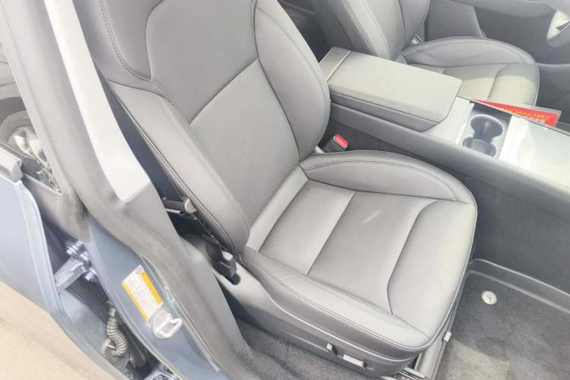 Used Tesla Model Y 2025 Rear-Wheel-Drive Version Right Front Seat