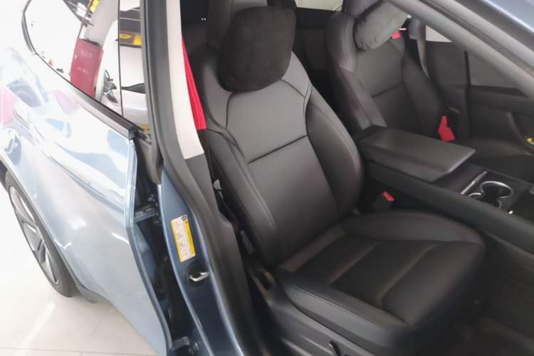 Used Tesla Model Y 2025 Rear-Wheel-Drive Version Right Front Seat