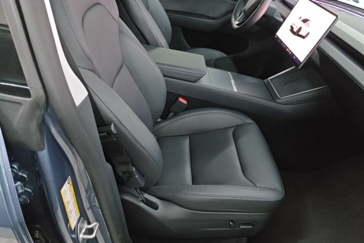 Used Tesla Model Y 2025 Rear-Wheel-Drive Version Right Front Seat