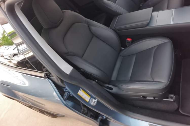 Used Tesla Model Y 2025 Rear-Wheel-Drive Version Right Front Seat