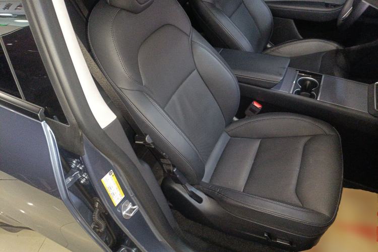 Used Tesla Model Y 2025 Rear-Wheel-Drive Version Right Front Seat