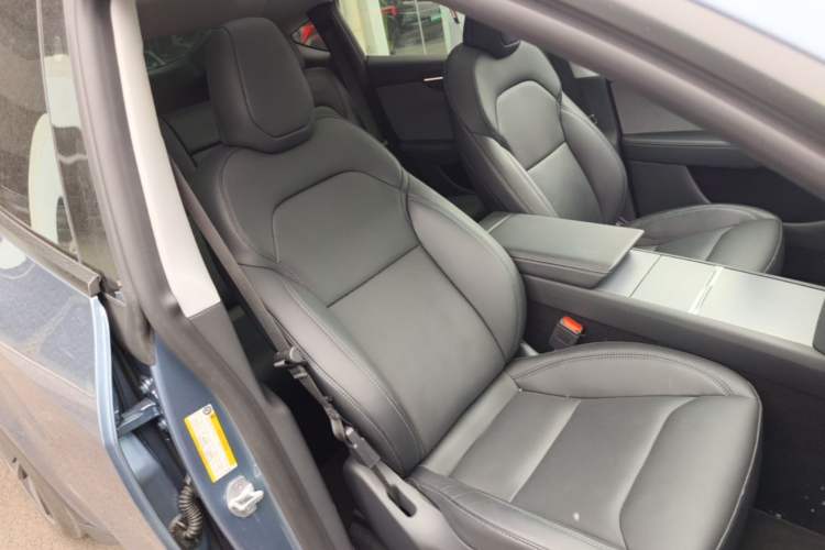 Used Tesla Model Y 2025 Rear-Wheel-Drive Version Right Front Seat