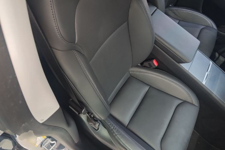 Used Tesla Model Y 2025 Rear-Wheel Drive First Edition Right Front Seat